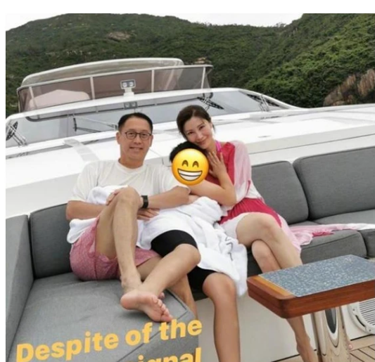 李嘉欣|半百李嘉欣豪宅练瑜伽，一字马很惊艳，奢华健身房比人家客厅还大