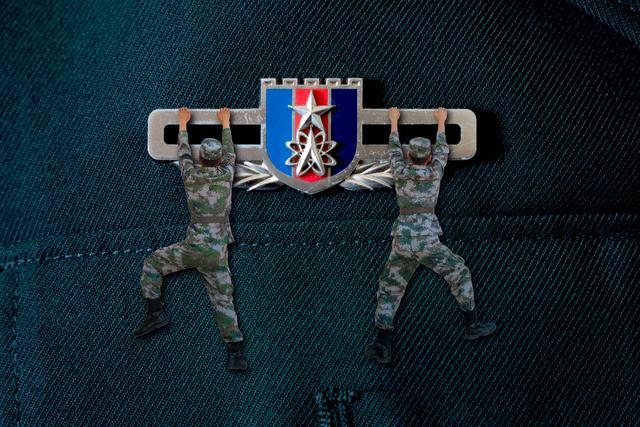 快来给这组创意退伍照打个分