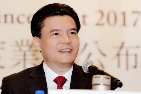 像星河集团的黄楚龙,龙湖地产的吴亚军,龙光地产的纪海鹏等等,这类大