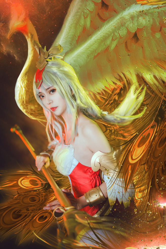 每日图鉴大赏王者峡谷昭君凤凰于飞cos心有灵犀一点通