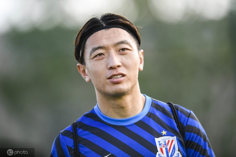 杨旭:看到学者口出脏话很惊讶,足球成绩不好被骂只能忍着_腾讯新闻