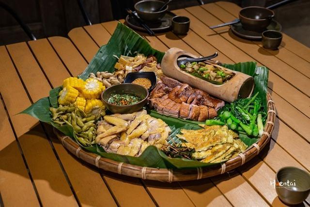 广西崇左旅游吃当地簸箕餐虫子不敢吃花生毛豆最安全