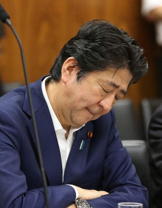 双料冠军的安倍晋三终于可以歇一歇了