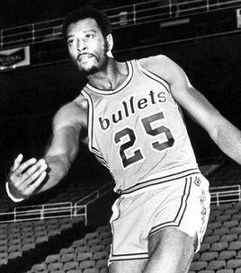 25号球衣被奇才队退役 2010年入选篮球名人堂 这五位25号球星,只有一