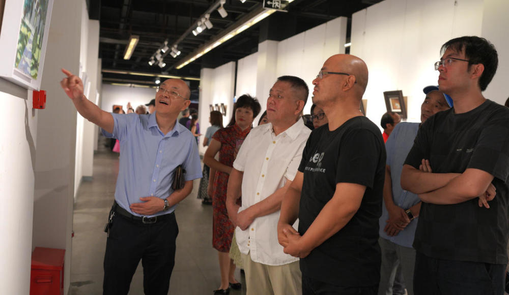 四川广安残疾美女办画展全国著名画家打call