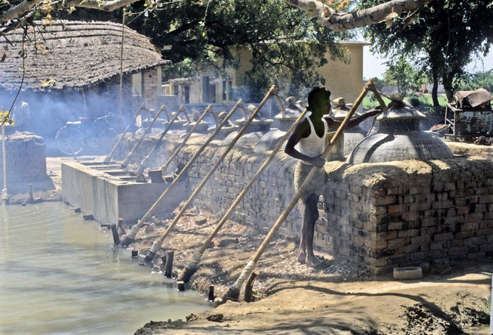 香水|一款香水是怎么诞生的，用爱豆的DNA打造的香水你愿意买吗？