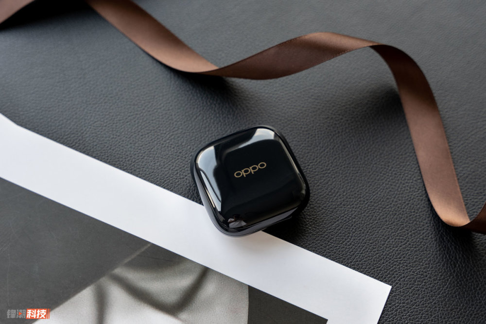 oppoencow51降噪耳机图赏黑金撞色如夜幕中的曙光