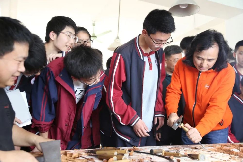 东阳中学围绕四关键词为学生扣好人生第一粒扣子