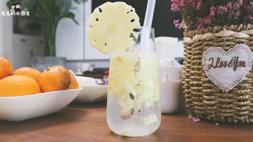 夏日解暑飲品,甜甜的菠蘿氣泡水,冰鎮過後更好喝