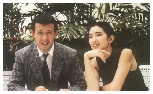 巩俐|女皇巩俐情路不畅，陪张艺谋苦熬7年无名分，嫁71岁老公生活甜蜜