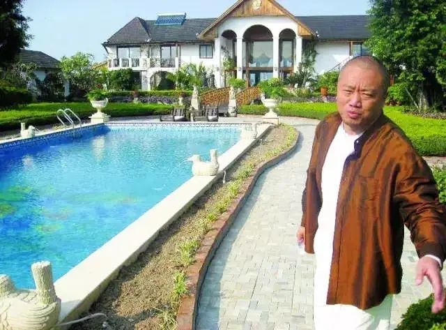 轰动一时的"海上皇宫"被拆除后,神秘富豪在澳洲买下大别墅,带私人码头