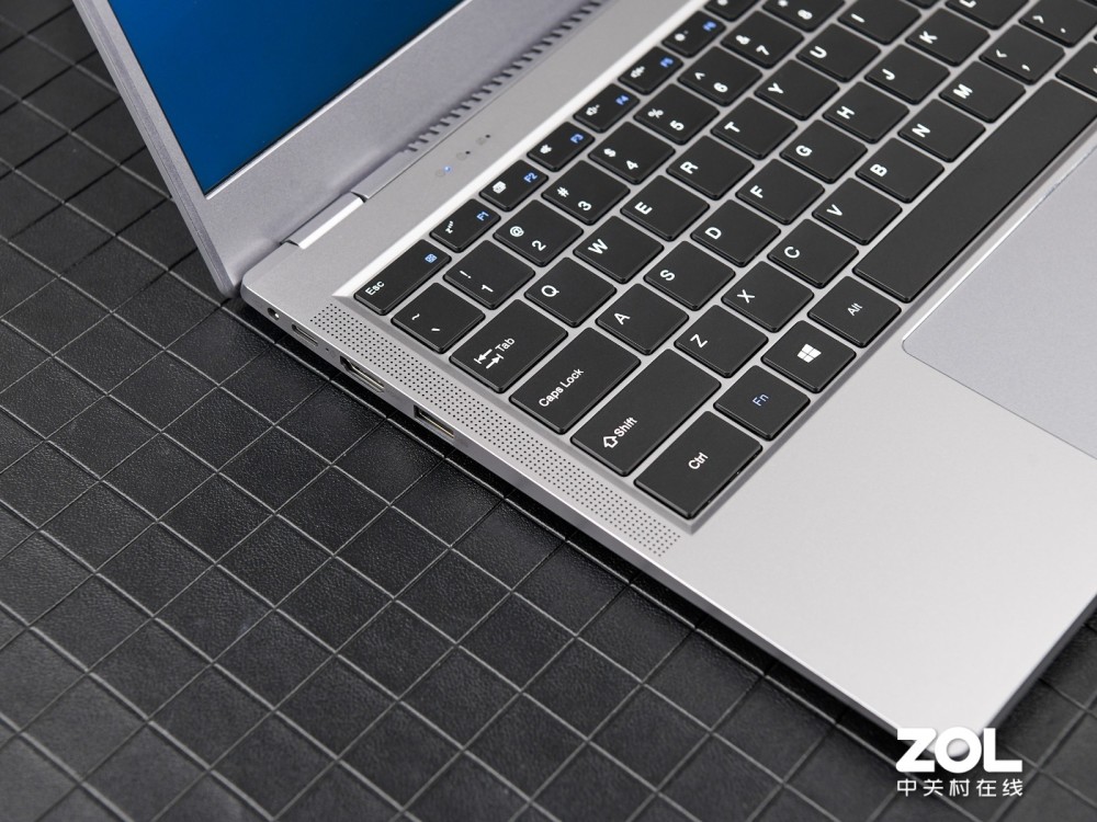 轻薄有度!酷比魔方i7book高清图赏