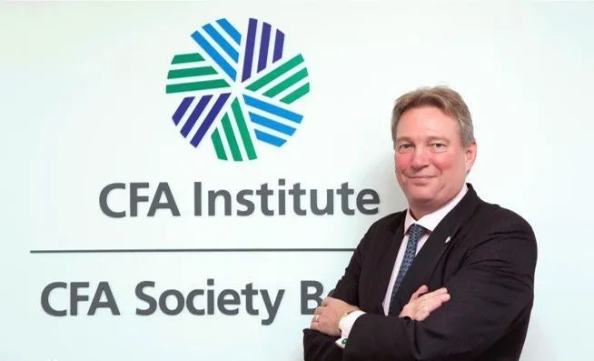 cfa 是 " 特许金融分析师 "(chartered financial analyst)的简称,它