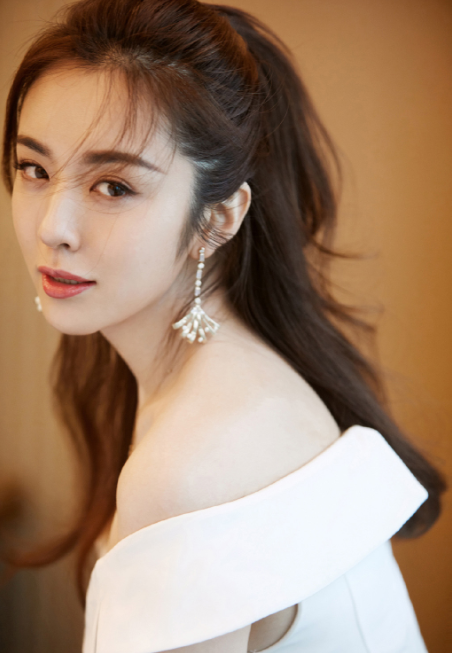 王晓晨有多美?学生证件照流出后,才知道为啥男生都爱找她玩了!