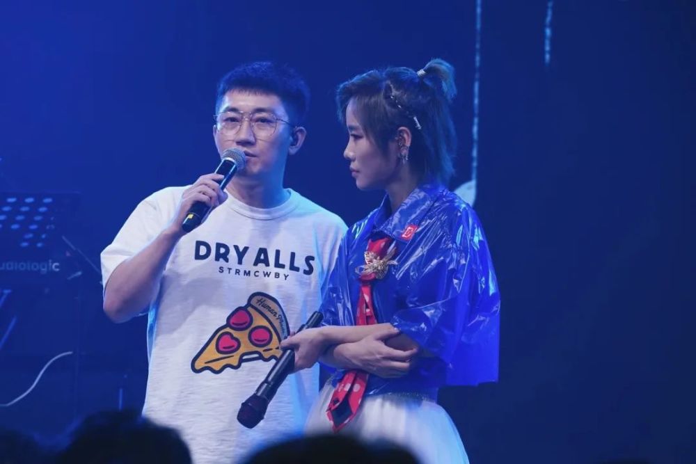许飞|许飞：唱起歌，才是她乘风破浪时真正的样子