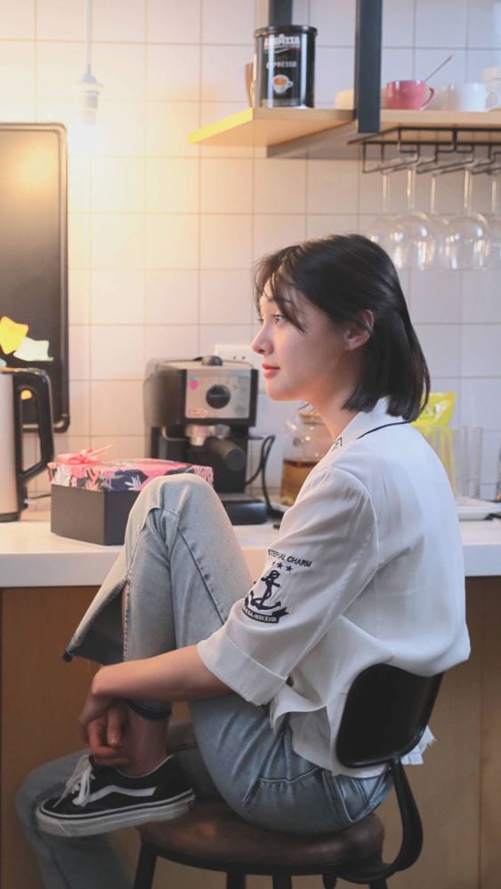 郑爽|众人都在吐槽郑爽不够成熟稳重，可谁又了解她年少成名的悲哀呢