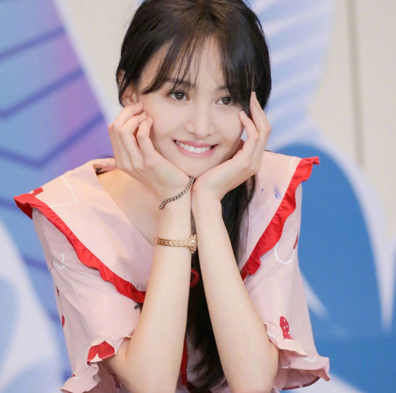 郑爽|众人都在吐槽郑爽不够成熟稳重，可谁又了解她年少成名的悲哀呢