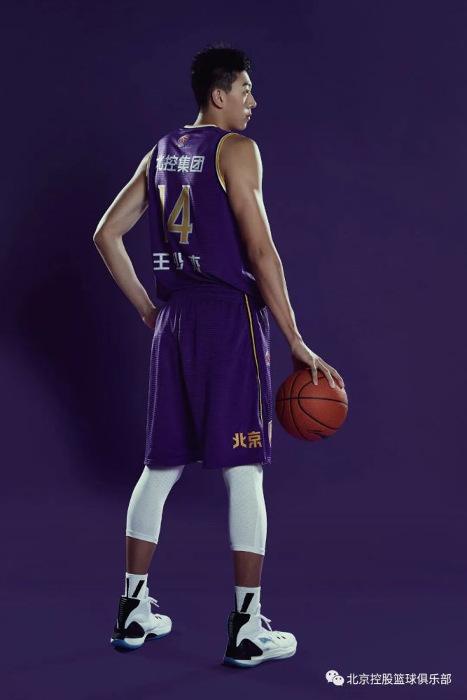 不可比拟的王少杰上校园时代