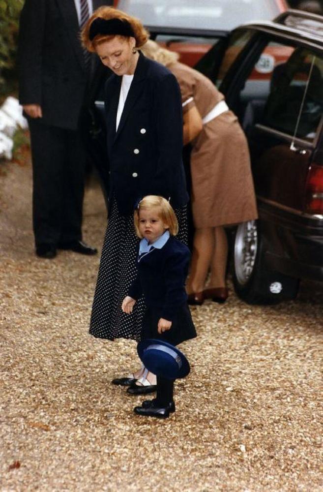 "神兽归笼":盘点英国王室成员的开学第一天 王子公主或紧张或大方