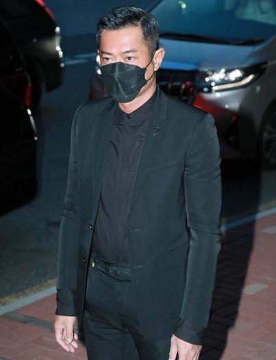 陈木胜|陈木胜追悼会举行：成龙一身黑衣双眼红肿，甄子丹两鬓斑白显哀伤