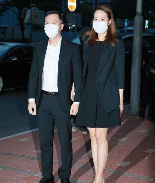 陈木胜|陈木胜追悼会举行：成龙一身黑衣双眼红肿，甄子丹两鬓斑白显哀伤