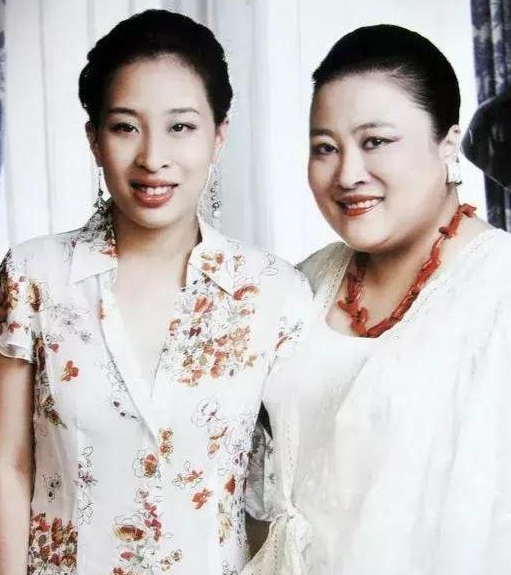 玛哈·哇集拉隆功|从护士到贵妃再到阶下囚，如今又逆袭夺回称号，这个泰妃不简单