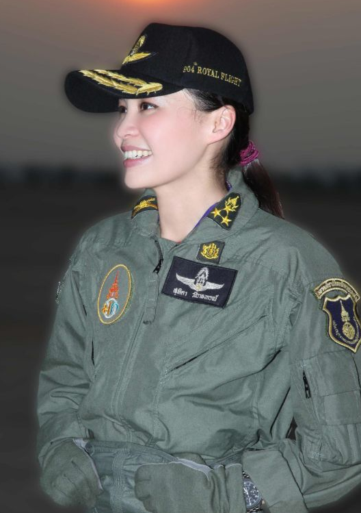 玛哈·哇集拉隆功|从护士到贵妃再到阶下囚，如今又逆袭夺回称号，这个泰妃不简单