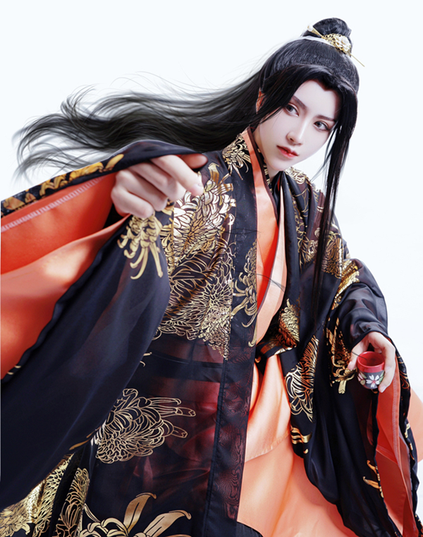 a爆的男装大佬霸道总裁和古风小哥各种cos完美拿捏掰弯女网友