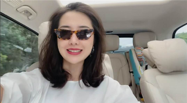 董花花|总裁夫人董花花晒近照，挽救婚姻后越来越美了