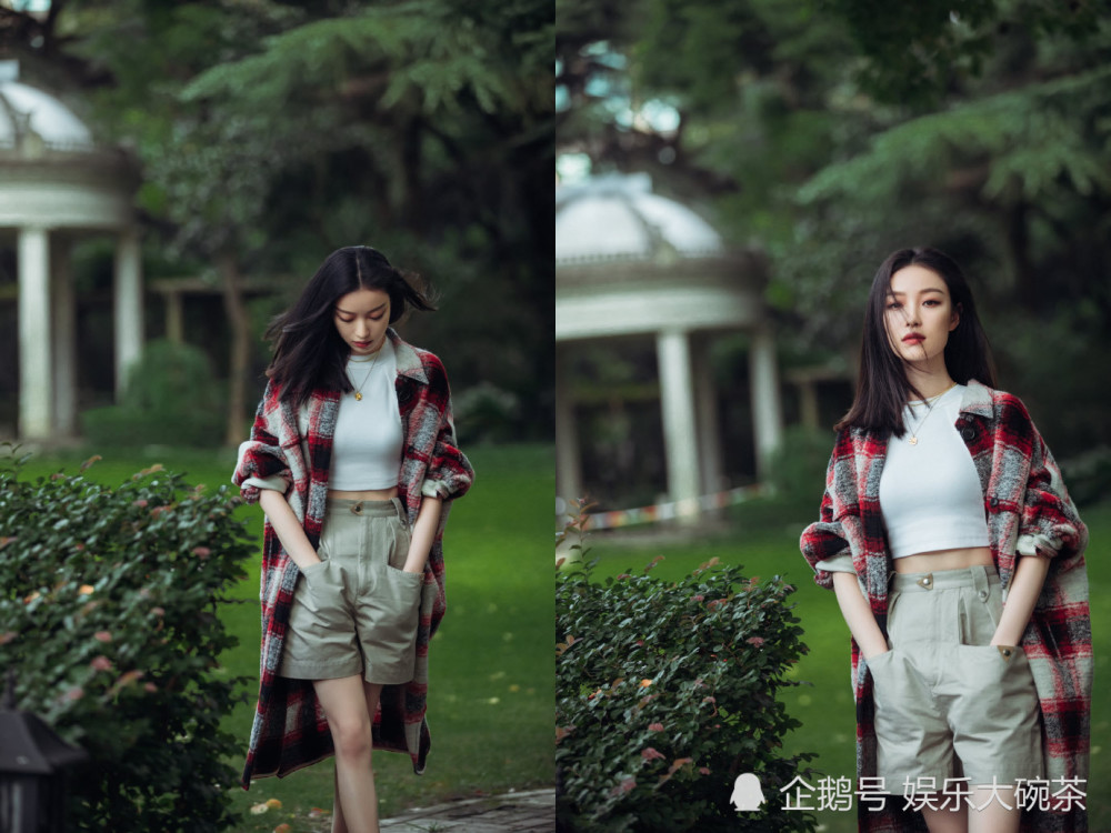 倪妮|倪妮穿红白格纹外套随性大方，漫步秋意正浓的绿林间清新又自然