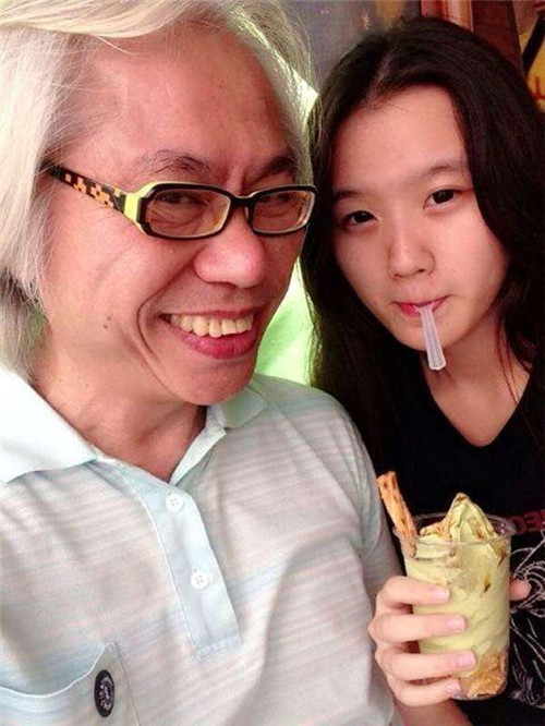 曾因"忘年恋"爆红的17岁女孩林靖恩,7年过后,已失去纯真笑容