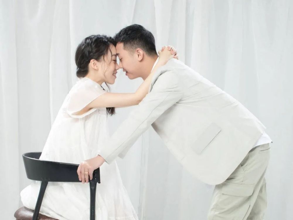 陈小春|满嘴狗粮！直播秀恩爱，比应采儿陈小春的爱情还甜！