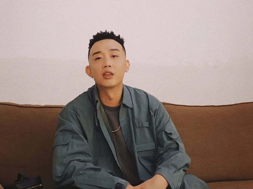 陈小春|满嘴狗粮！直播秀恩爱，比应采儿陈小春的爱情还甜！