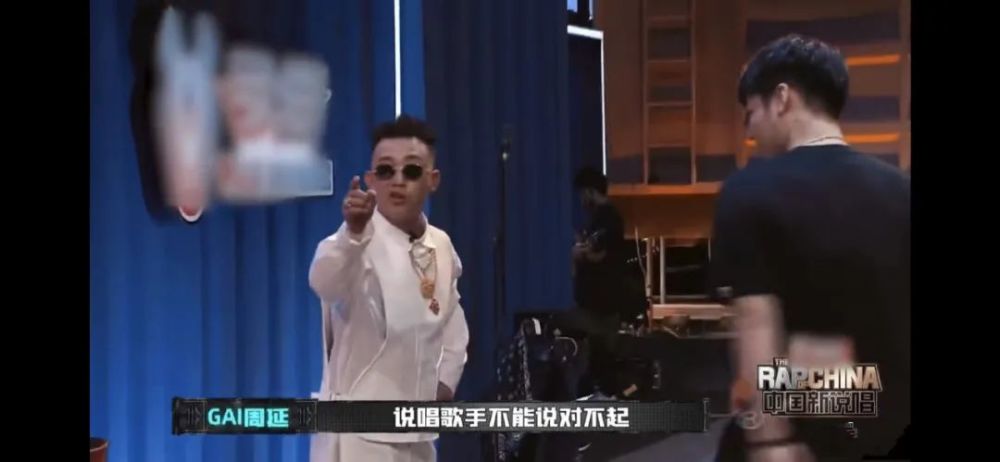 陈小春|满嘴狗粮！直播秀恩爱，比应采儿陈小春的爱情还甜！