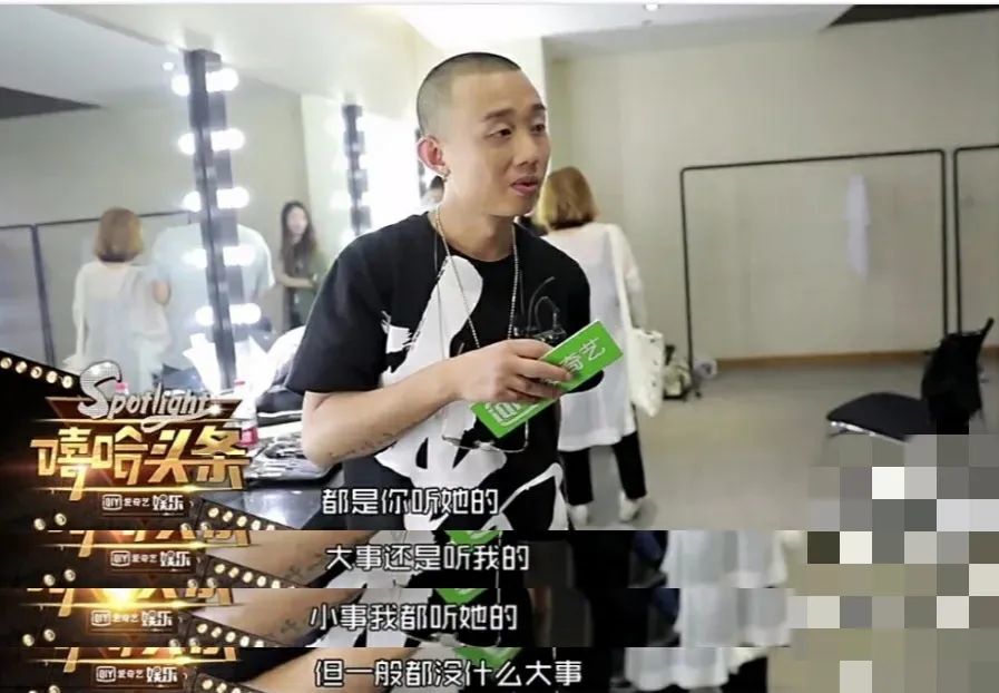 陈小春|满嘴狗粮！直播秀恩爱，比应采儿陈小春的爱情还甜！