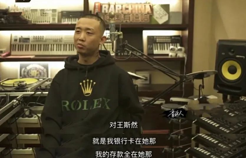 陈小春|满嘴狗粮！直播秀恩爱，比应采儿陈小春的爱情还甜！