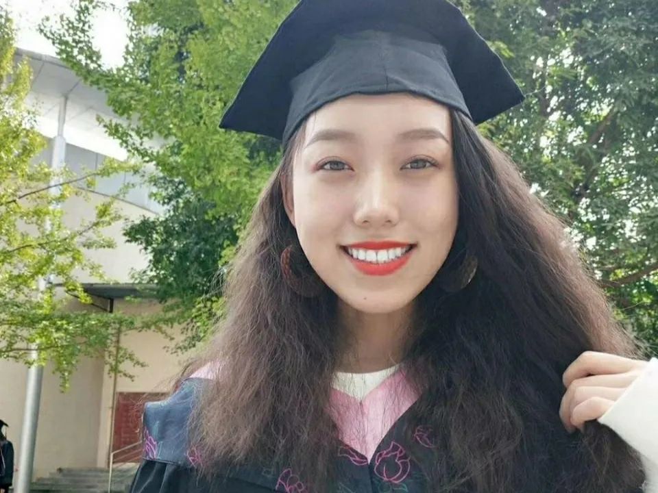 陈小春|满嘴狗粮！直播秀恩爱，比应采儿陈小春的爱情还甜！