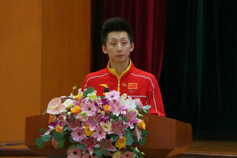 潮州乡贤,奥运跳水冠军林跃作为潮州慈善形象大使在现场发出倡议.