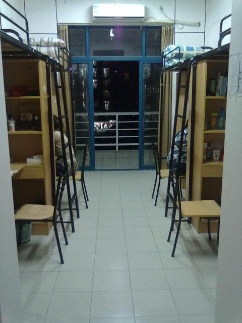 16住宿浙江财经大学现有学生宿舍20幢,总建筑面积9.