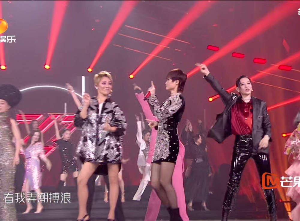 李宇春|张雨绮成团夜造型很失败，蓝盈莹比孟佳更显老，李宇春给她让C位