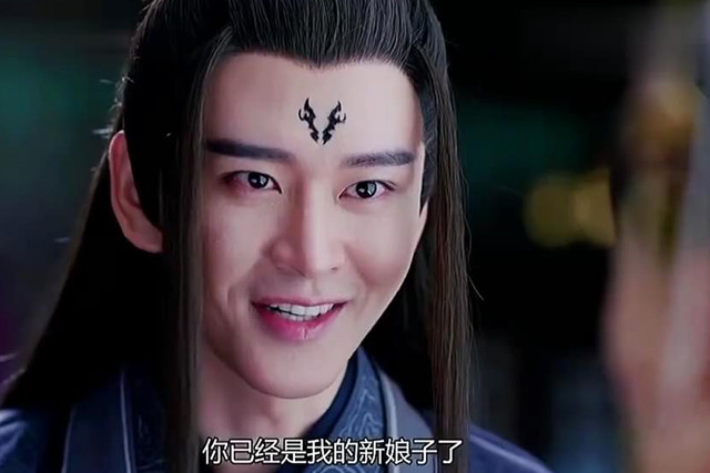 《琉璃美人煞》上古战甲藏"狗粮",蓝色仙袍真爱,乌童用强