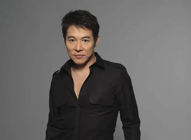 李连杰|李连杰的苦命人生：爸爸因公去世，妈妈和二哥被癌症夺走生命