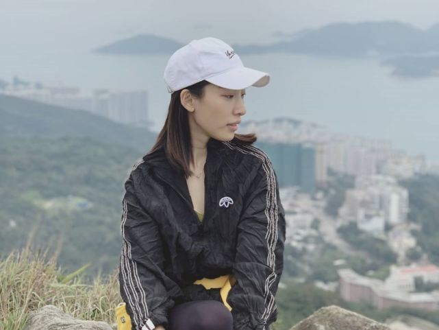 齐娇|齐娇与与何猷启离婚后首更动态，与友人爬山疗伤，强打精神难掩憔悴