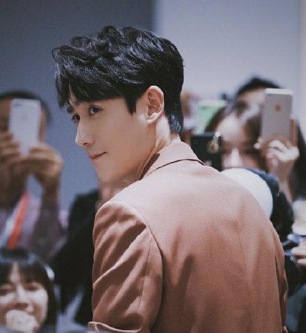 男星回眸杀有多惊艳朱一龙王一博太迷人看到肖战爱了