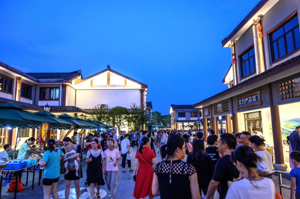 绍兴最热闹的风情街夜市每周五开市如今已成网红打卡点