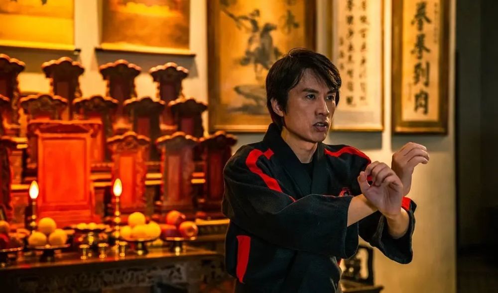 周星驰|他齐名周星驰，身患抑郁症却逗笑一代人：成年人，总是笑着笑着就哭了