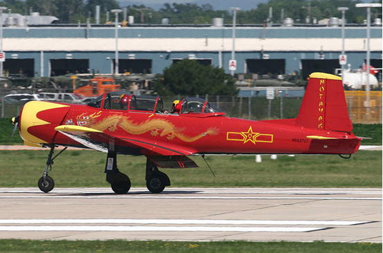 在美国的初教六有时在航空俱乐部和苏联的雅克教练机,美国的t34教练机