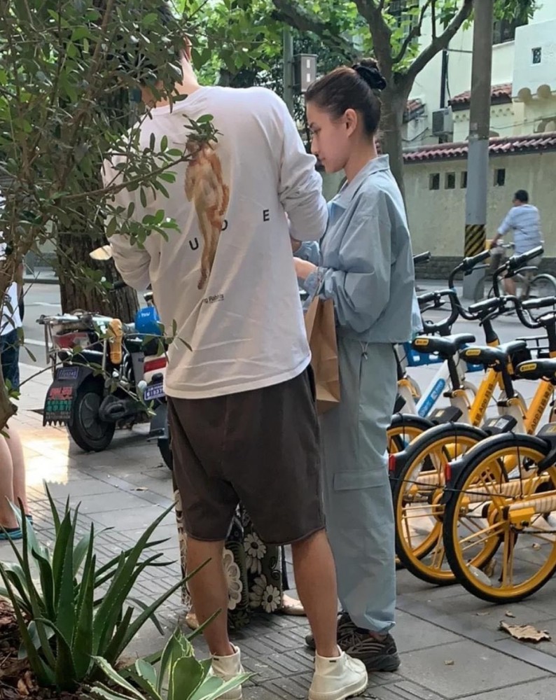 何猷启|何猷启齐娇会否复婚？何超莲晒抱婴照，意外曝光与前弟媳开心聚餐