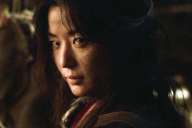 全智贤|拆房赚三千万！国民女神全智贤身家5亿，在家带娃却被财阀丈夫嫌