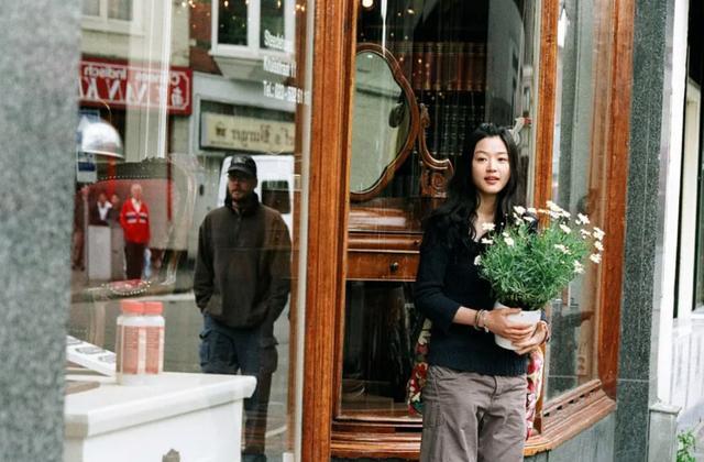 全智贤|拆房赚三千万！国民女神全智贤身家5亿，在家带娃却被财阀丈夫嫌
